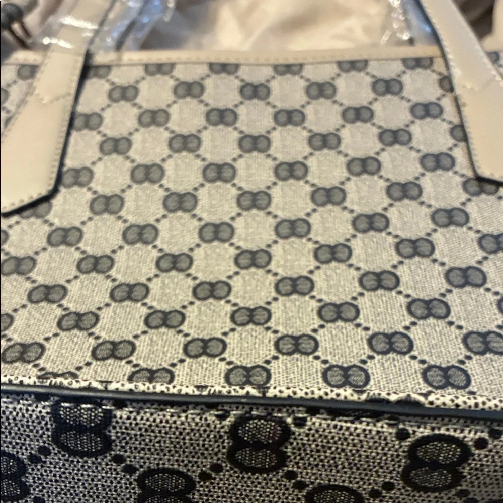 Beige and Black Tote Bag with wristlet - Picture 3 of 6